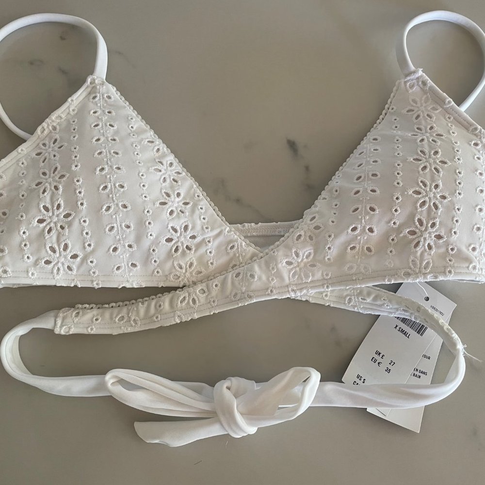 NWT Hollister EYELET WRAP SCOOP BIKINI TOP
